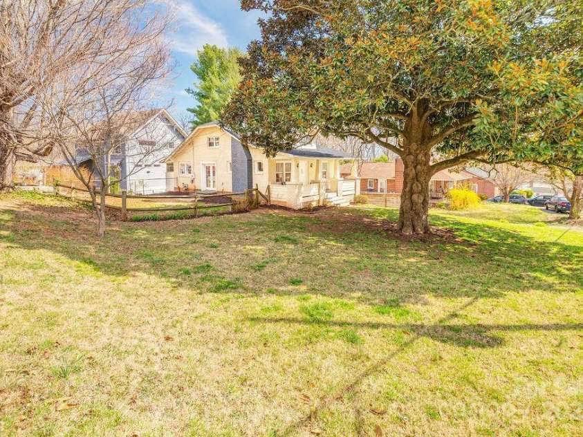 57 Craggy Avenue, Asheville, NC 28806.  MLS# CAR4235755, YatesRealty ID 3055. 