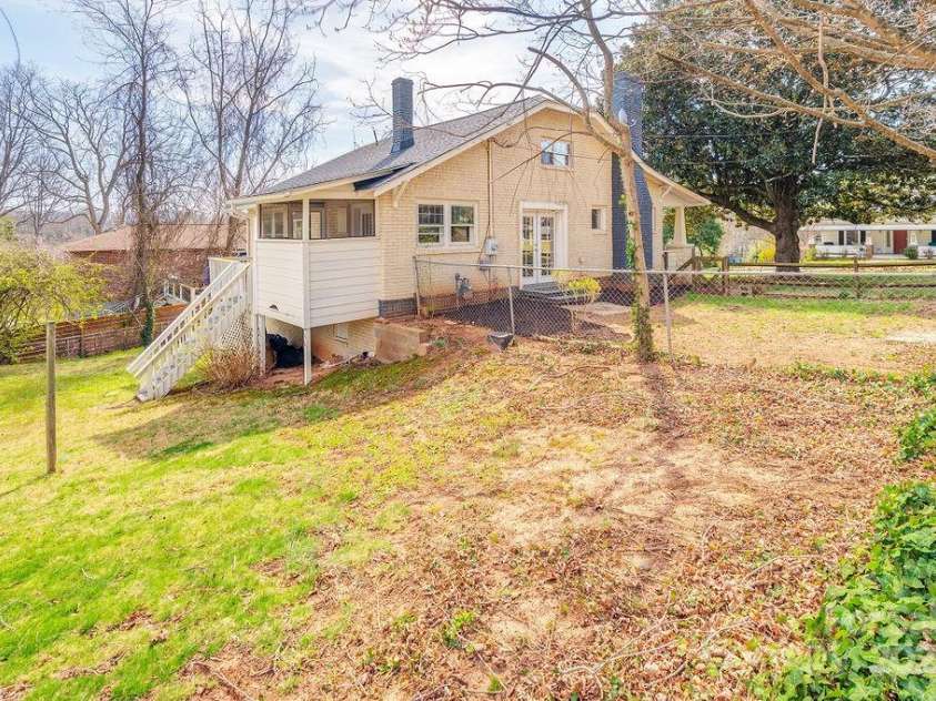 57 Craggy Avenue, Asheville, NC 28806.  MLS# CAR4235755, YatesRealty ID 3055. 