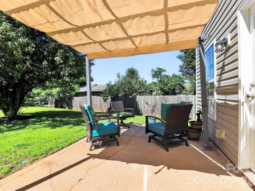 4819 Hopewood Lane, Charlotte, NC 28216.  MLS# CAR4390818, YatesRealty ID 30553. 
