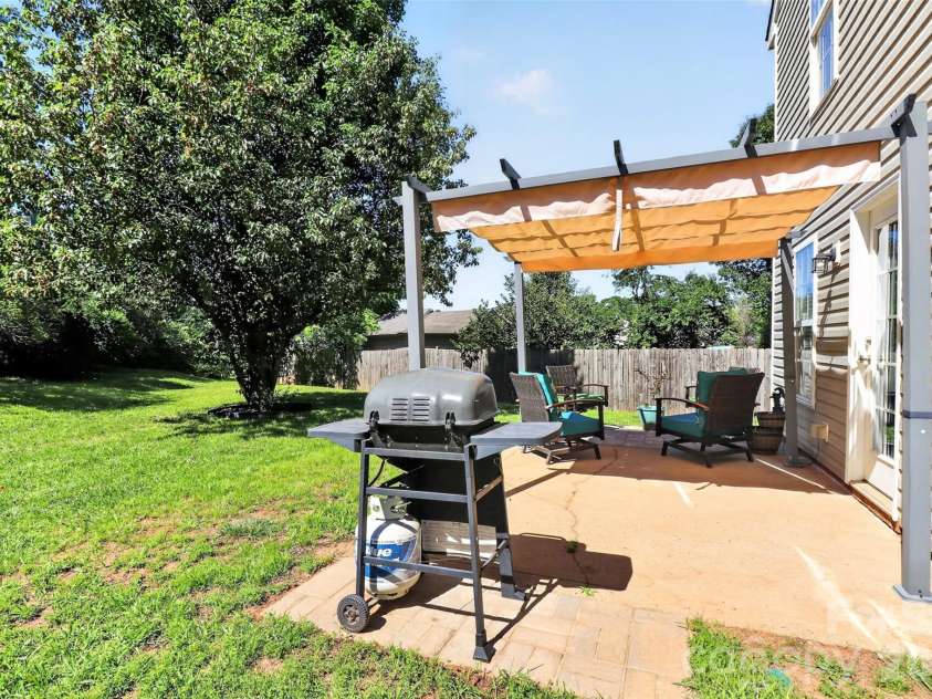 4819 Hopewood Lane, Charlotte, NC 28216.  MLS# CAR4390818, YatesRealty ID 30553. 
