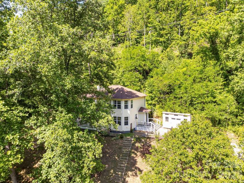 747 Osborne Road, Clyde, NC 28721.  MLS# CAR4381805, YatesRealty ID 30554. 