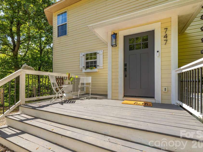 747 Osborne Road, Clyde, NC 28721.  MLS# CAR4381805, YatesRealty ID 30554. 