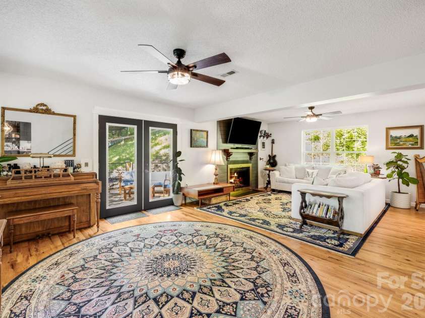747 Osborne Road, Clyde, NC 28721.  MLS# CAR4381805, YatesRealty ID 30554. 