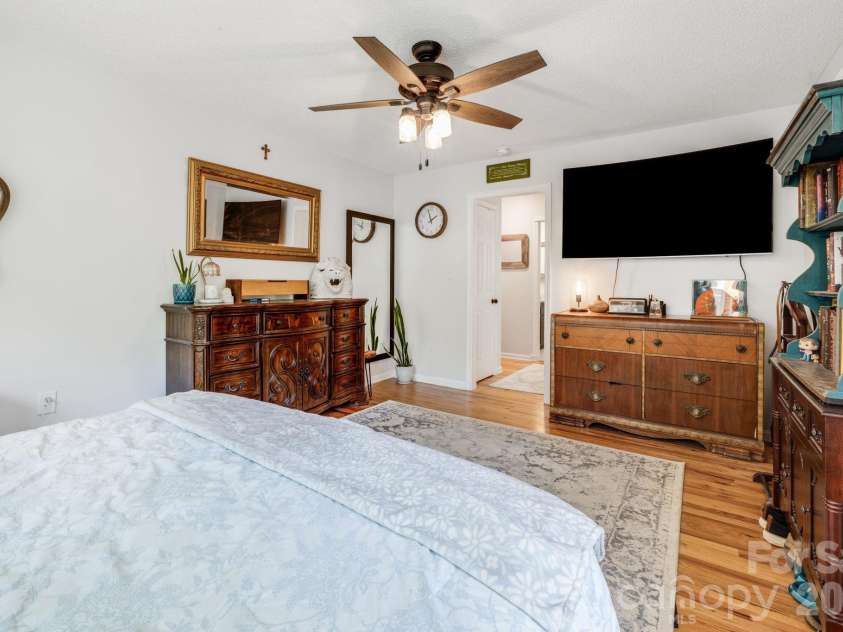 747 Osborne Road, Clyde, NC 28721.  MLS# CAR4381805, YatesRealty ID 30554. 