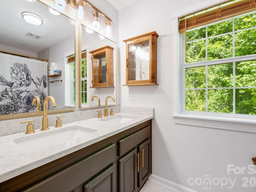 747 Osborne Road, Clyde, NC 28721.  MLS# CAR4381805, YatesRealty ID 30554. 