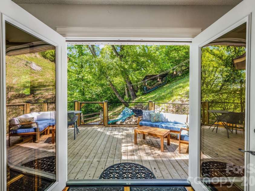 747 Osborne Road, Clyde, NC 28721.  MLS# CAR4381805, YatesRealty ID 30554. 