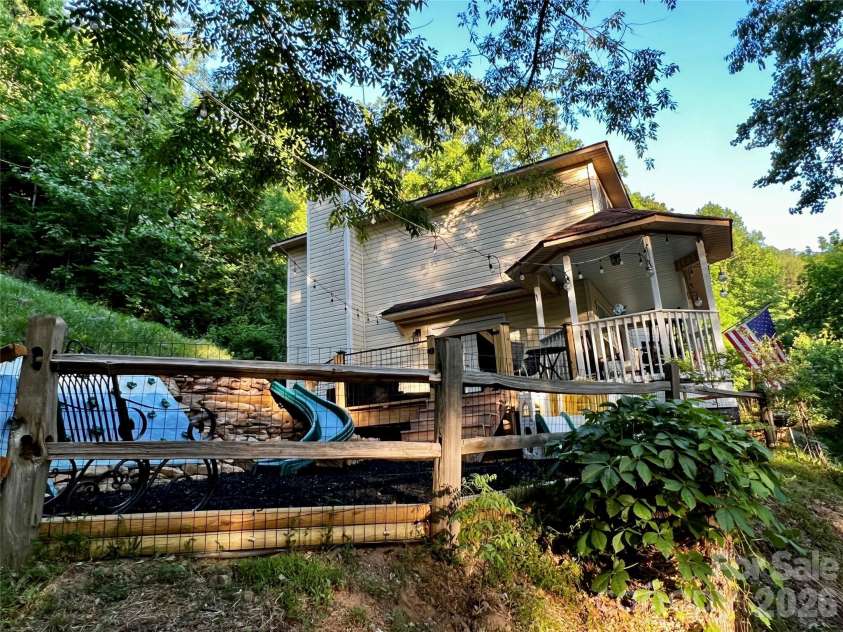 747 Osborne Road, Clyde, NC 28721.  MLS# CAR4381805, YatesRealty ID 30554. 