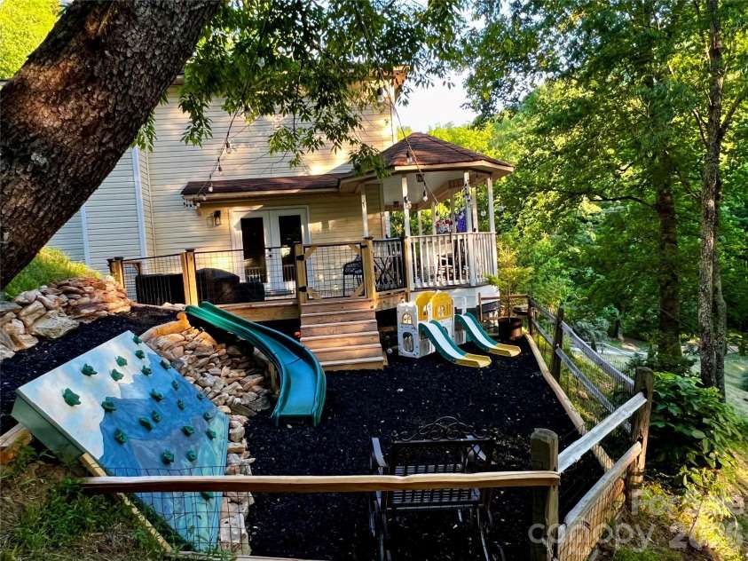 747 Osborne Road, Clyde, NC 28721.  MLS# CAR4381805, YatesRealty ID 30554. 