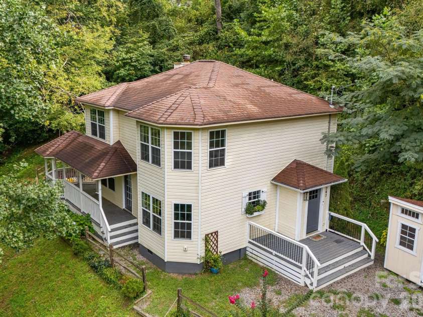 747 Osborne Road, Clyde, NC 28721.  MLS# CAR4381805, YatesRealty ID 30554. 