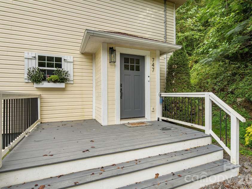 747 Osborne Road, Clyde, NC 28721.  MLS# CAR4381805, YatesRealty ID 30554. 