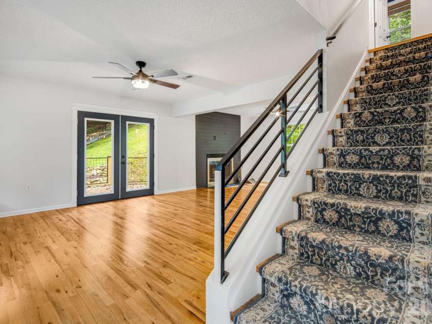 747 Osborne Road, Clyde, NC 28721.  MLS# CAR4381805, YatesRealty ID 30554. 