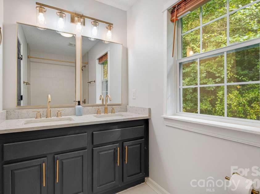 747 Osborne Road, Clyde, NC 28721.  MLS# CAR4381805, YatesRealty ID 30554. 