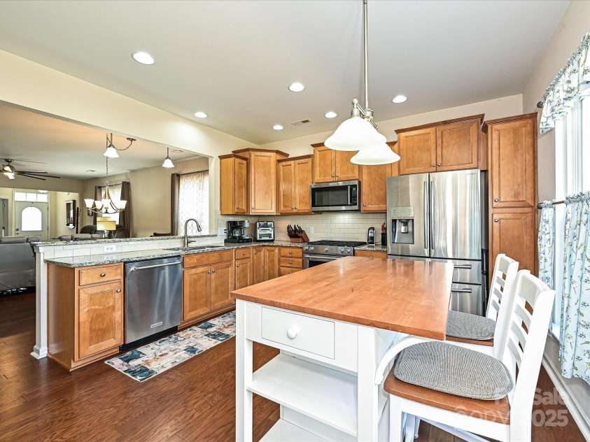 8024 Carolina Lakes Way, Fort Mill, SC 29707.  MLS# CAR4215671, YatesRealty ID 30555. Portable Island