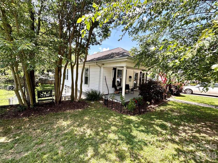 809 A Street, Kannapolis, NC 28081.  MLS# CAR4393491, YatesRealty ID 30555. 