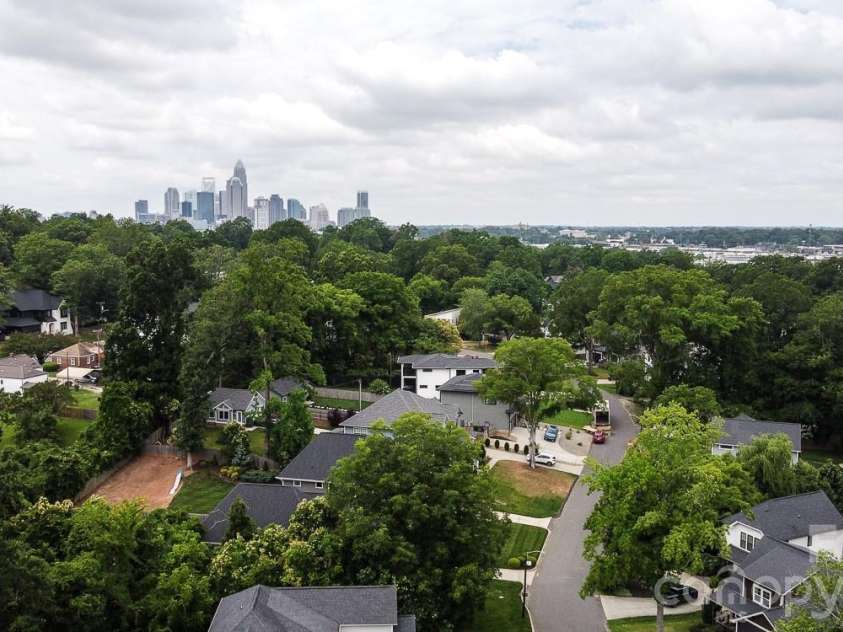 909 Drummond Avenue, Charlotte, NC 28205.  MLS# CAR4393457, YatesRealty ID 30556. 