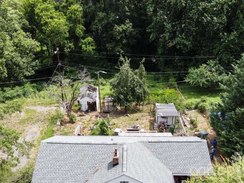909 Drummond Avenue, Charlotte, NC 28205.  MLS# CAR4393457, YatesRealty ID 30556. 