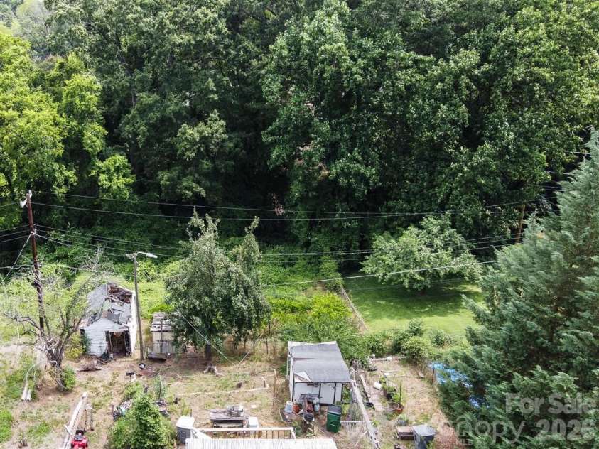 909 Drummond Avenue, Charlotte, NC 28205.  MLS# CAR4393457, YatesRealty ID 30556. 