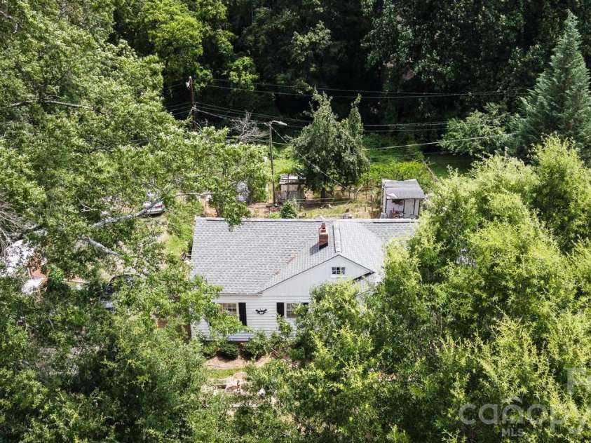 909 Drummond Avenue, Charlotte, NC 28205.  MLS# CAR4393457, YatesRealty ID 30556. 
