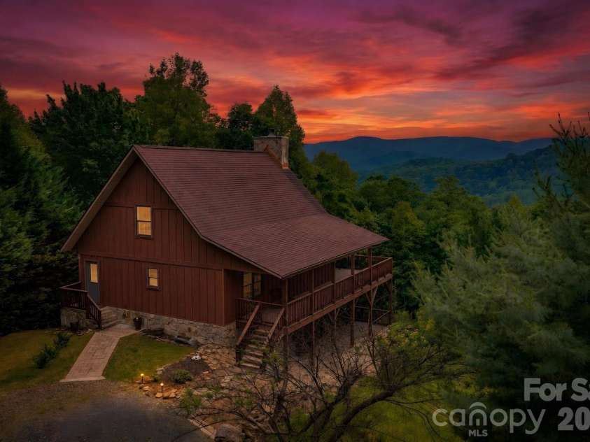 605 Valley View Drive, Purlear, NC 28665.  MLS# CAR4393524, YatesRealty ID 30559. Cabin on 11+ acres