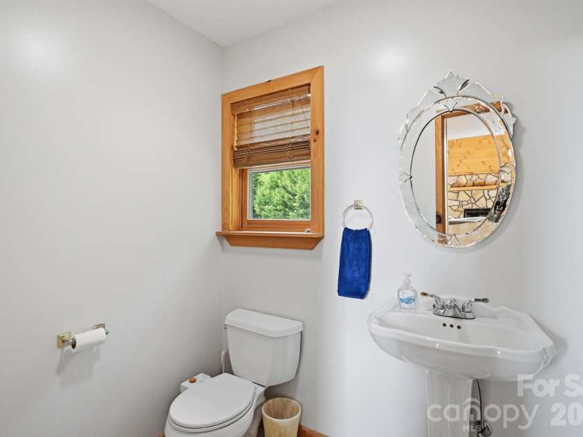 605 Valley View Drive, Purlear, NC 28665.  MLS# CAR4393524, YatesRealty ID 30559. Main Level Half Bath