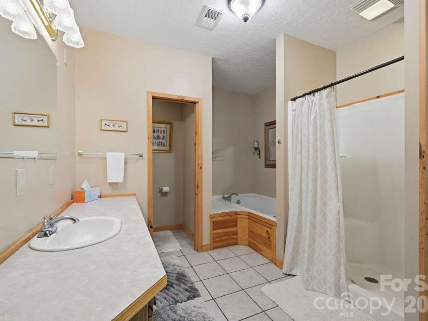 605 Valley View Drive, Purlear, NC 28665.  MLS# CAR4393524, YatesRealty ID 30559. Primary Ensuite Bathroom