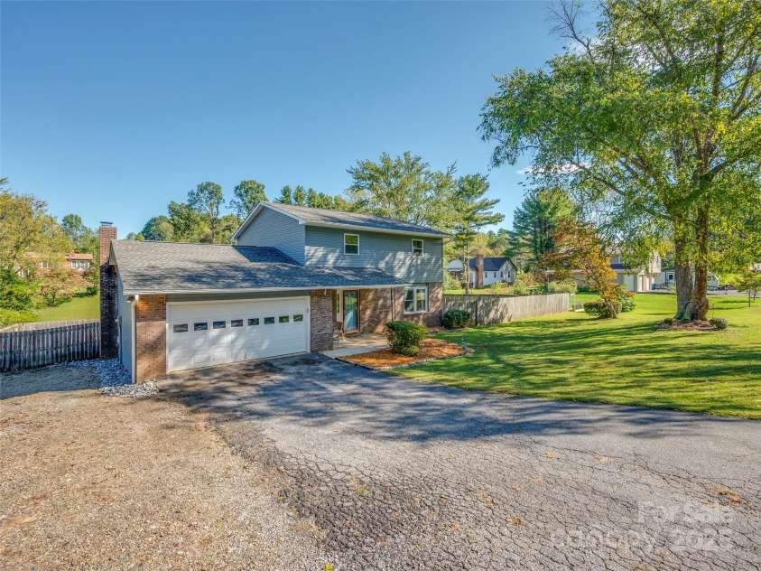 4 Daniel Drive, Fletcher, NC 28732.  MLS# CAR4312406, YatesRealty ID 3056. 