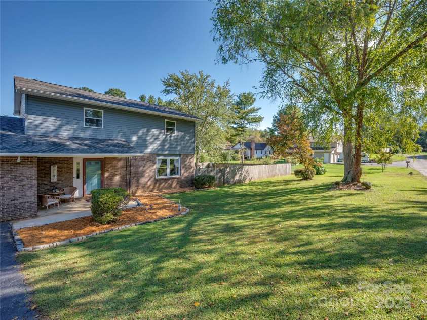 4 Daniel Drive, Fletcher, NC 28732.  MLS# CAR4312406, YatesRealty ID 3056. 