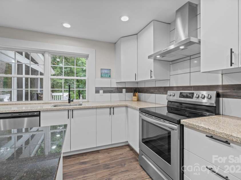 11914 Rock Canyon Drive, Charlotte, NC 28226.  MLS# CAR4286089, YatesRealty ID 30561. 