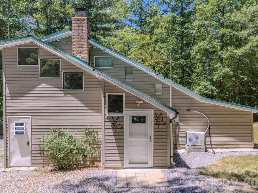 2455 Whisper Wind Lane, Morganton, NC 28655.  MLS# CAR4393398, YatesRealty ID 30562. 
