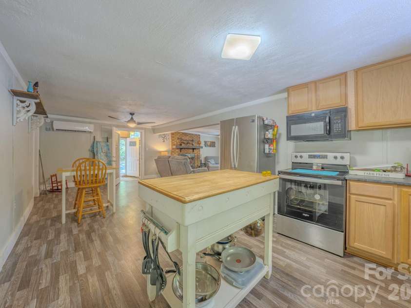 2455 Whisper Wind Lane, Morganton, NC 28655.  MLS# CAR4393398, YatesRealty ID 30562. 