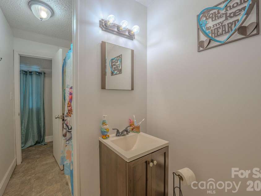 2455 Whisper Wind Lane, Morganton, NC 28655.  MLS# CAR4393398, YatesRealty ID 30562. Upstairs bathroom
