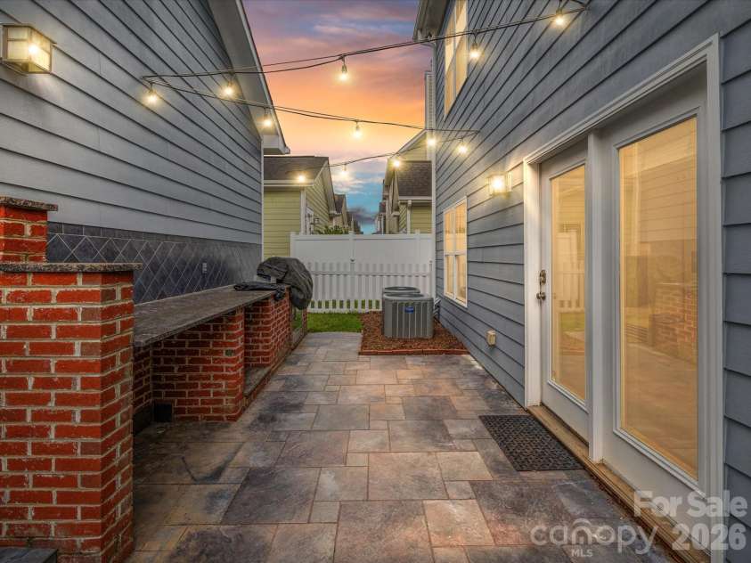 1733 Lela Avenue, Charlotte, NC 28208.  MLS# CAR4391449, YatesRealty ID 30563. 