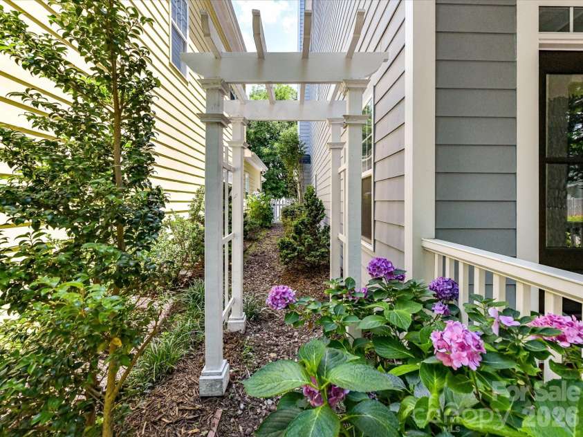 1733 Lela Avenue, Charlotte, NC 28208.  MLS# CAR4391449, YatesRealty ID 30563. 
