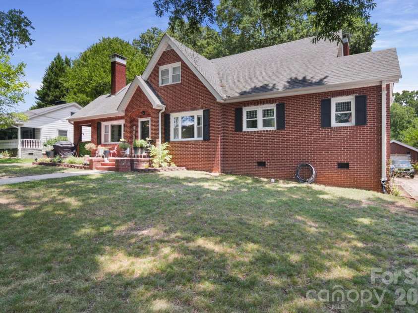 526 5th Street, Albemarle, NC 28001.  MLS# CAR4393552, YatesRealty ID 30564. 
