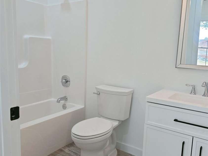 91 Lexi Lane, Tryon, NC 28782.  MLS# CAR4285913, YatesRealty ID 30564. Guest Bathroom