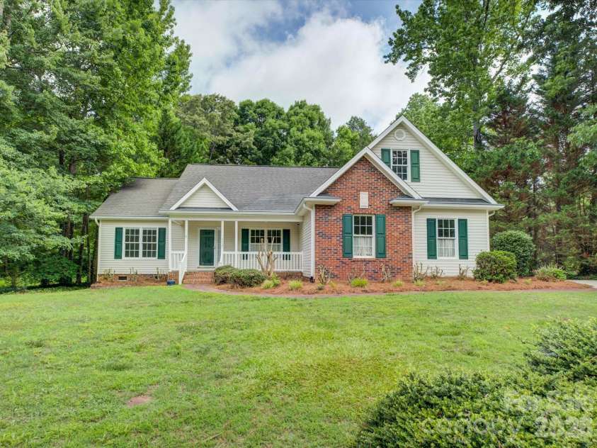 1527 Lavington Court, Gastonia, NC 28056.  MLS# CAR4392348, YatesRealty ID 30565. 