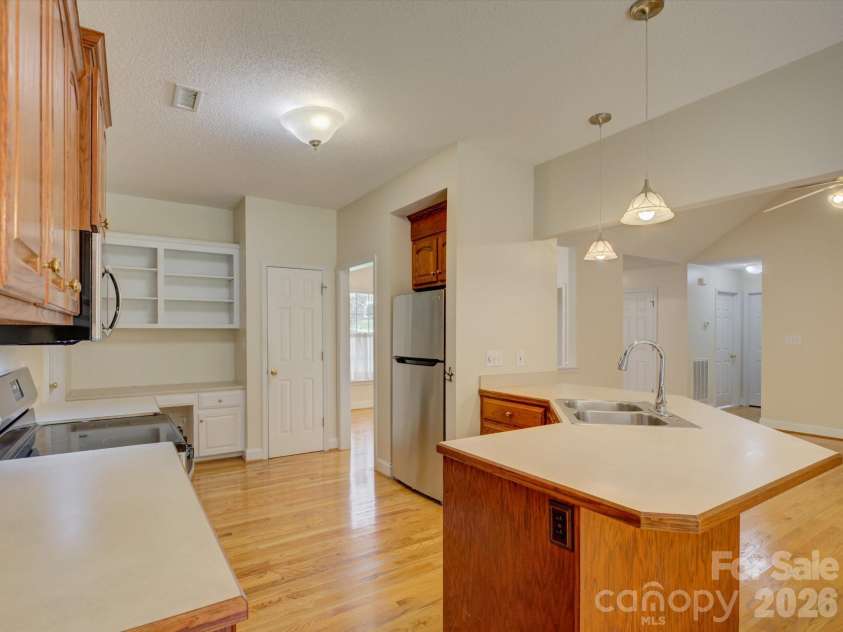 1527 Lavington Court, Gastonia, NC 28056.  MLS# CAR4392348, YatesRealty ID 30565. 