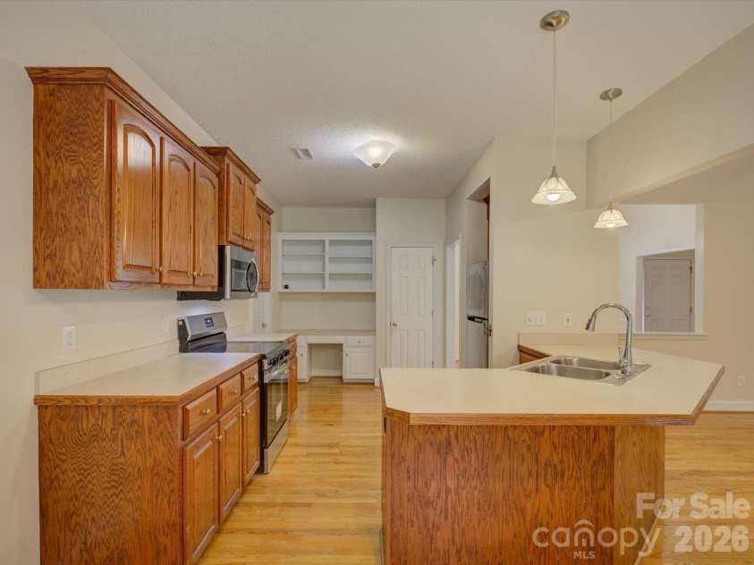 1527 Lavington Court, Gastonia, NC 28056.  MLS# CAR4392348, YatesRealty ID 30565. 