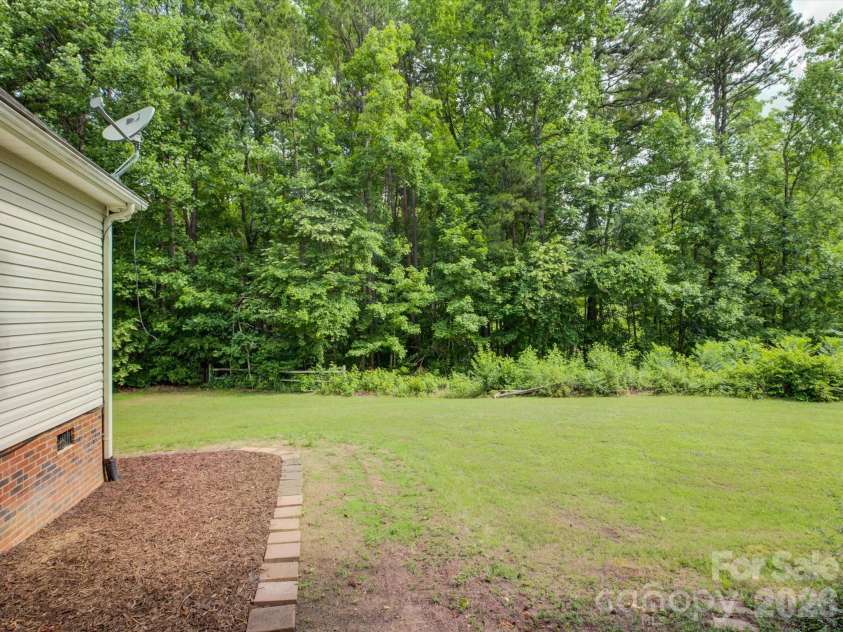 1527 Lavington Court, Gastonia, NC 28056.  MLS# CAR4392348, YatesRealty ID 30565. 