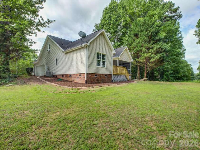 1527 Lavington Court, Gastonia, NC 28056.  MLS# CAR4392348, YatesRealty ID 30565. 