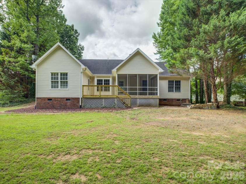 1527 Lavington Court, Gastonia, NC 28056.  MLS# CAR4392348, YatesRealty ID 30565. 