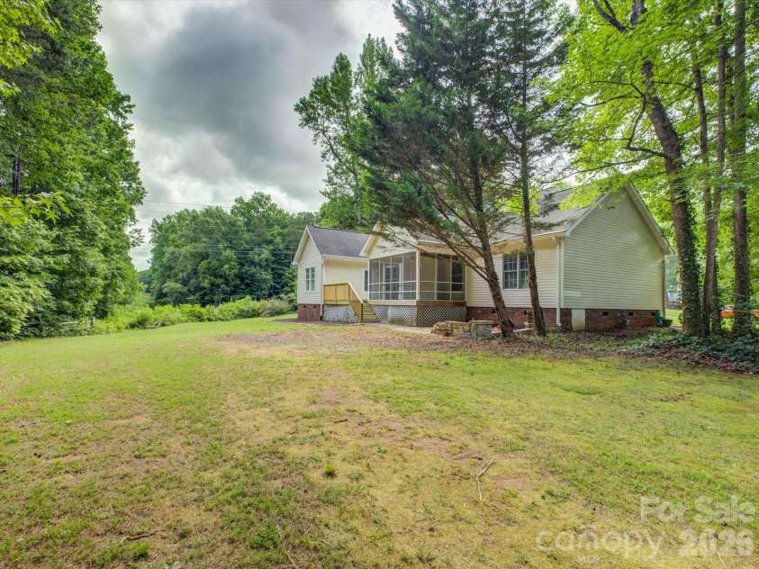 1527 Lavington Court, Gastonia, NC 28056.  MLS# CAR4392348, YatesRealty ID 30565. 