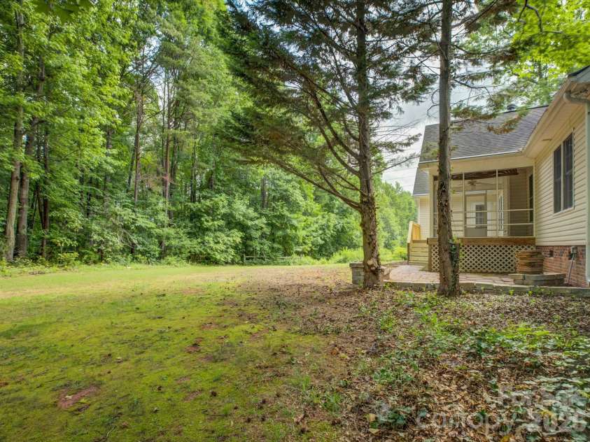 1527 Lavington Court, Gastonia, NC 28056.  MLS# CAR4392348, YatesRealty ID 30565. 