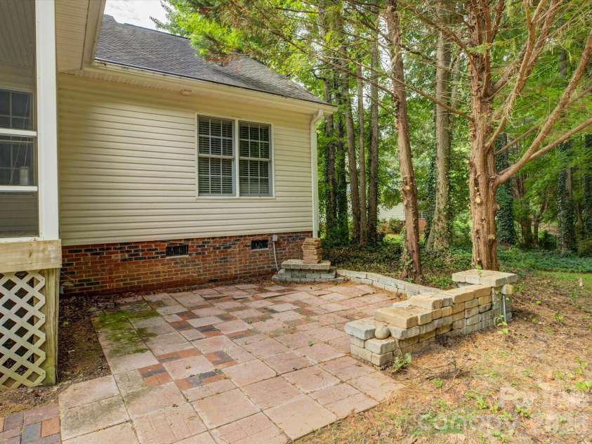 1527 Lavington Court, Gastonia, NC 28056.  MLS# CAR4392348, YatesRealty ID 30565. 