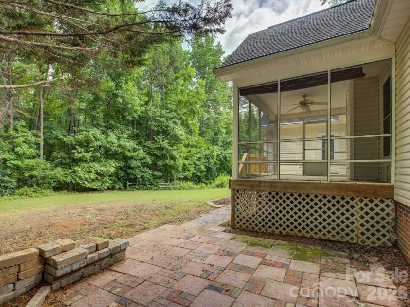 1527 Lavington Court, Gastonia, NC 28056.  MLS# CAR4392348, YatesRealty ID 30565. 