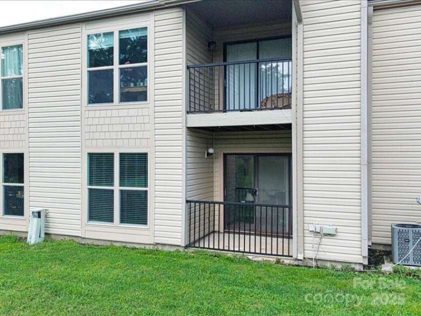 11034 Running Ridge Road, Charlotte, NC 28226.  MLS# CAR4289371, YatesRealty ID 30566. 