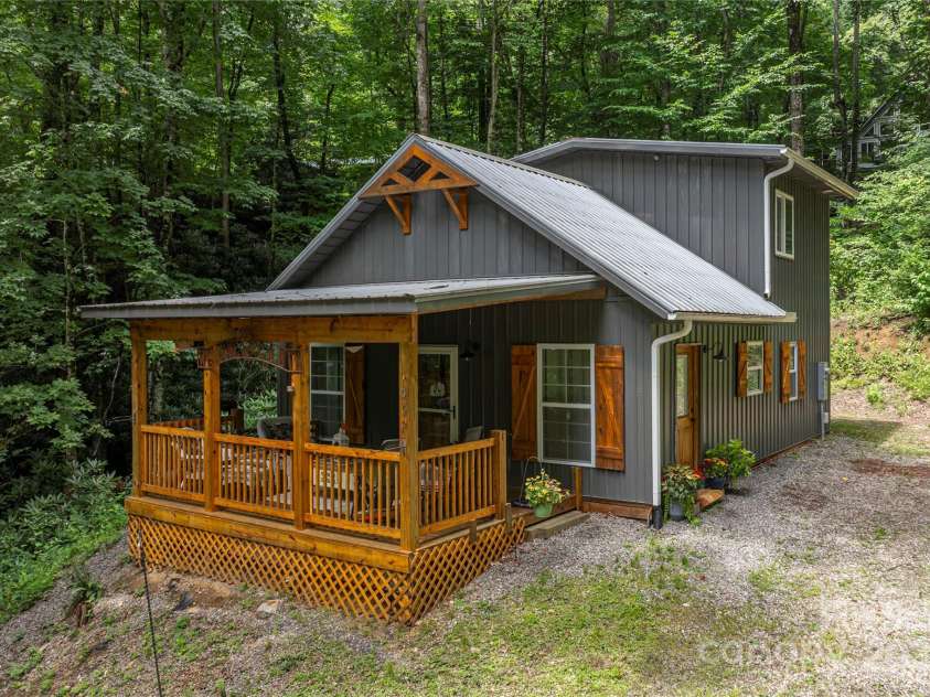 95 Robin Hood Lane, Maggie Valley, NC 28751.  MLS# CAR4288728, YatesRealty ID 30567. 