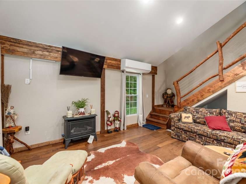 95 Robin Hood Lane, Maggie Valley, NC 28751.  MLS# CAR4288728, YatesRealty ID 30567. 