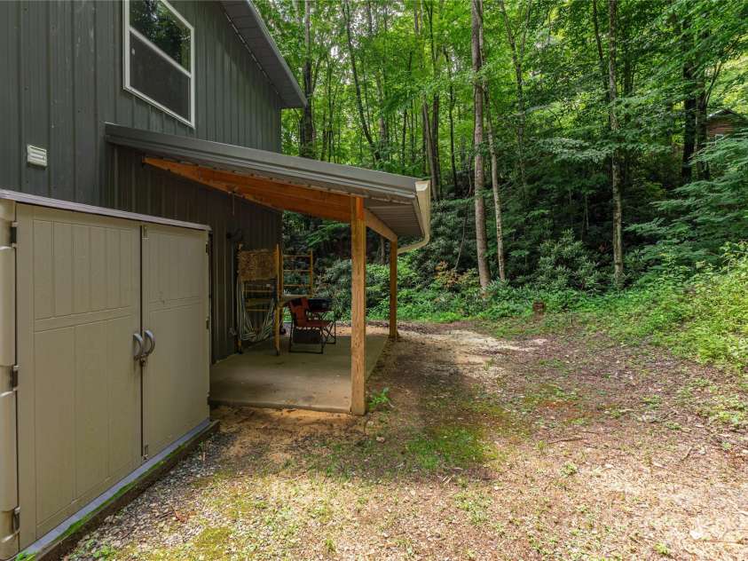 95 Robin Hood Lane, Maggie Valley, NC 28751.  MLS# CAR4288728, YatesRealty ID 30567. 