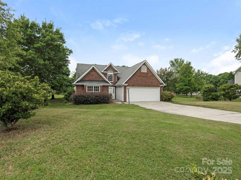 2306 Planters Knoll Drive, Monroe, NC 28110.  MLS# CAR4280865, YatesRealty ID 30571. 